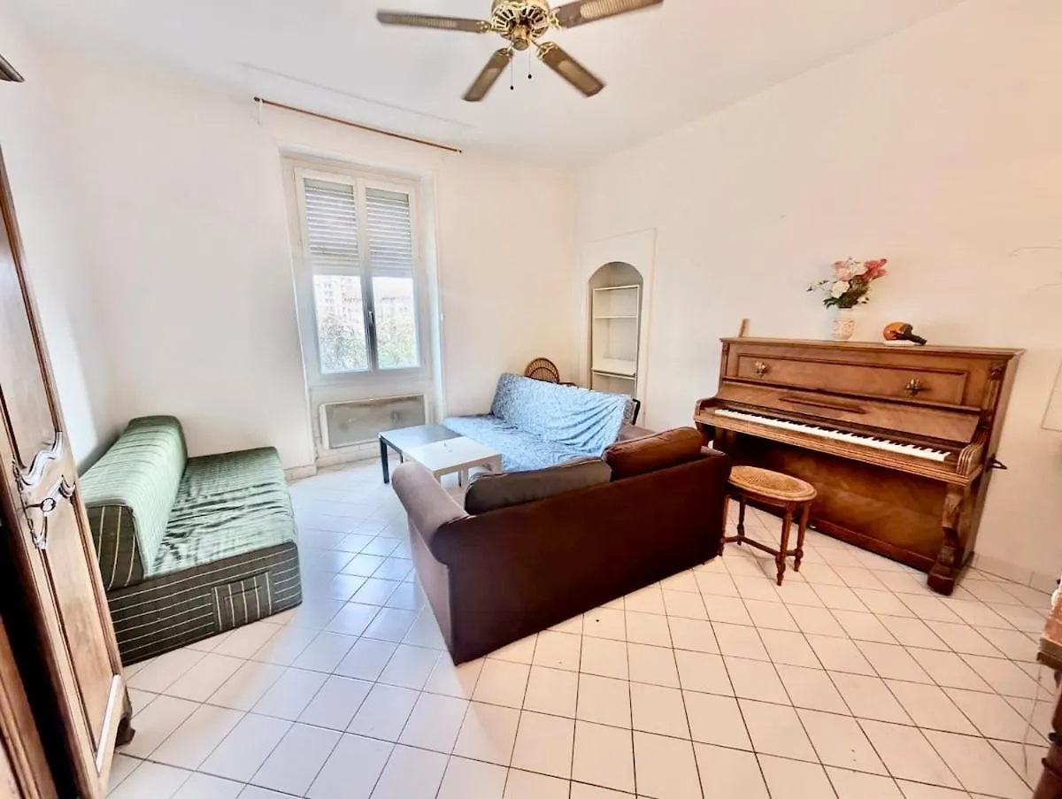Large 2-Bedroom Apartment Large Living Room With Parking Near Train Station And Downtown Grenoble