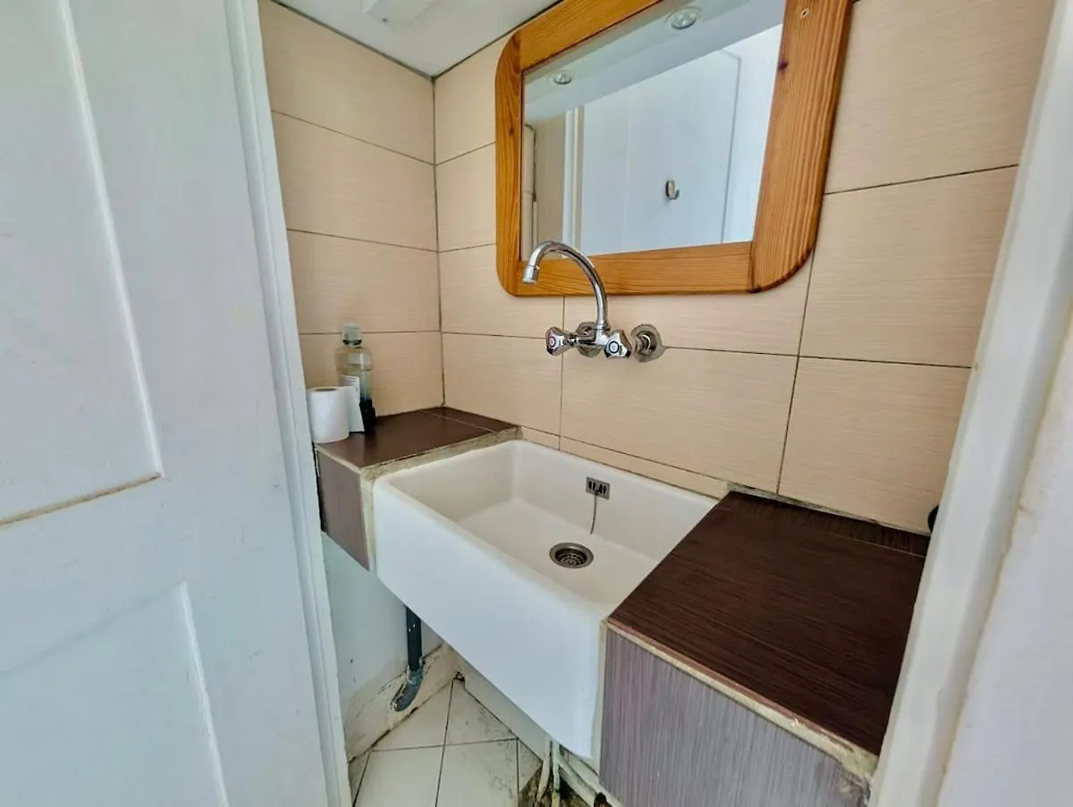 Large 2-Bedroom Apartment Large Living Room With Parking Near Train Station And Downtown Grenoble
