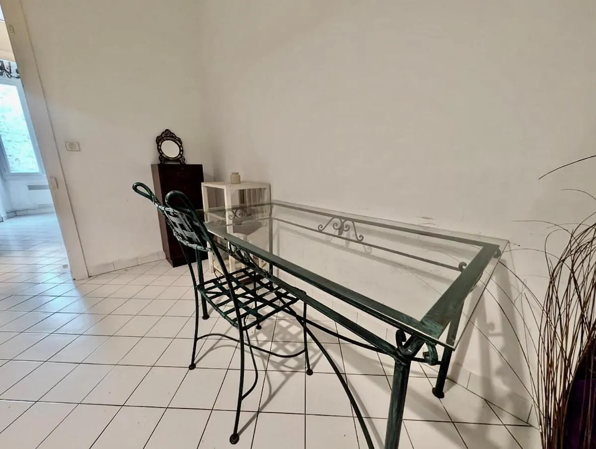 Large 2-Bedroom Apartment Large Living Room With Parking Near Train Station And Downtown Grenoble